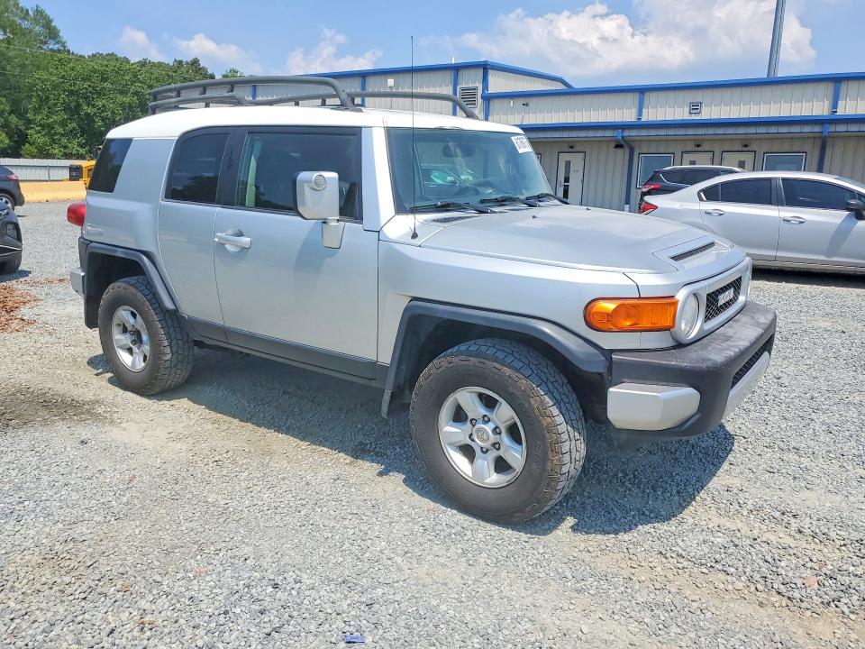 2007 Toyota Fj cruiser VIN JTEBU11F070073333 COPART salvage auction — SIDE, NC - DEALER ONLY CLEAN TITLE, sold $5,100 on 2026-07-30 (photo 4)