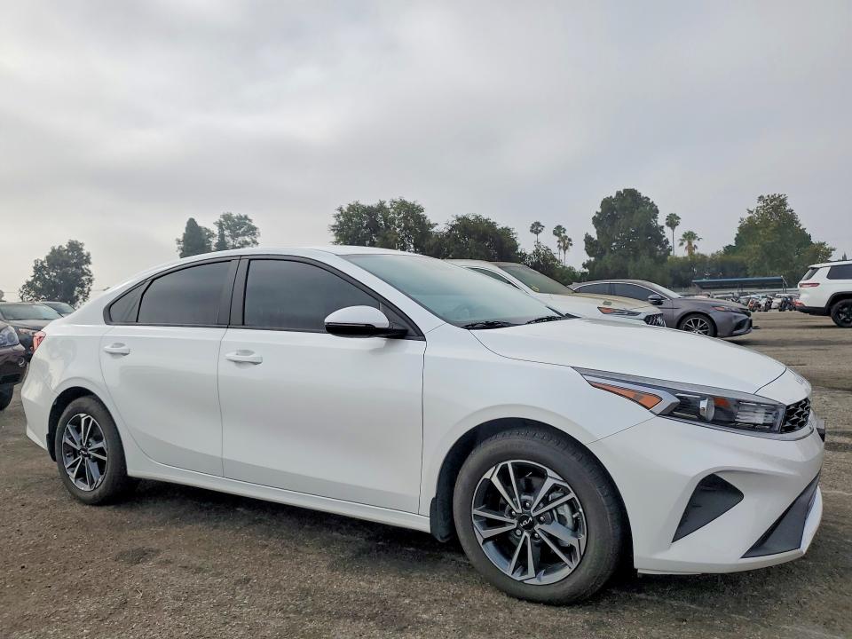 2024 Kia Forte VIN 3KPF24AD7RE781200 COPART salvage auction — MINOR DENT/SCRATCHES, Ca - Cert Of Title-Salvaged, sold $8,600 on 2026-07-29 (photo 4)