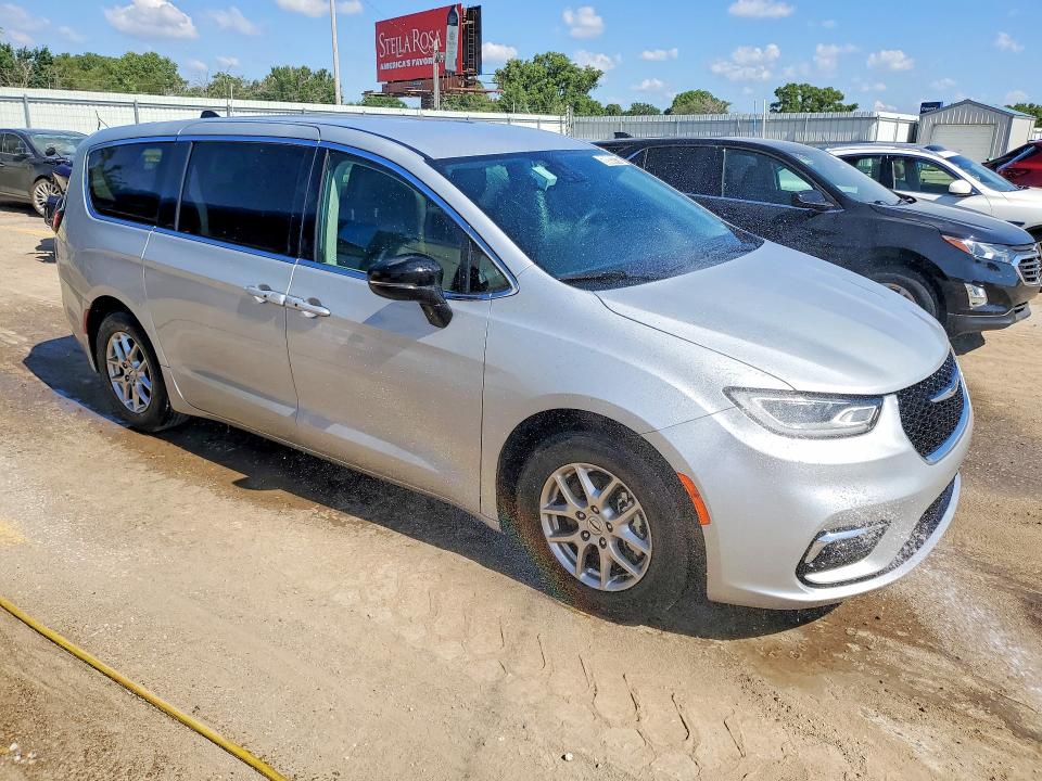 2024 Chrysler Pacifica VIN 2C4RC1BG2RR129570 COPART salvage auction — WATER/FLOOD, Fl - Dlr Only Salvage/Rebuildable, sold $8,700 on 2026-07-29 (photo 4)