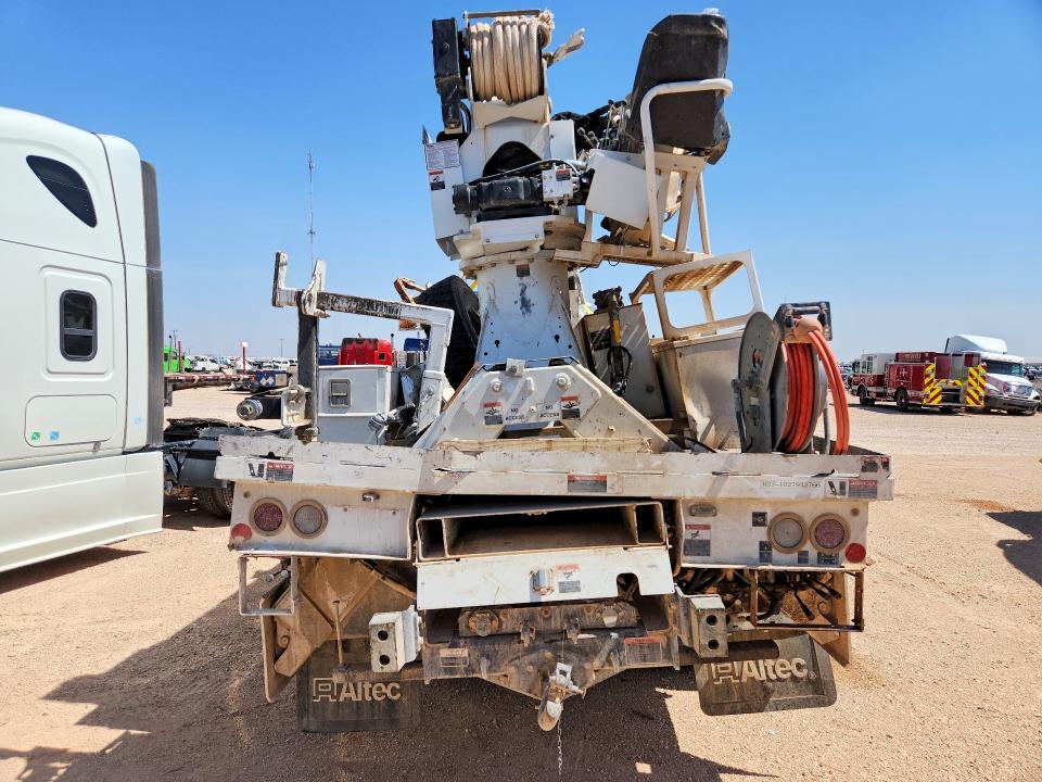 2025 Freightliner M2 VIN 1FVDCXFC5SHWC5730 COPART salvage auction — ROLLOVER, TX - SALVAGE VEHICLE TITLE, sold $9,100 on 2026-08-27 (photo 6)