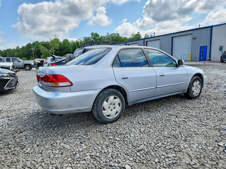 2002 Honda Accord VIN 1HGCG16492A081491 COPART salvage auction — MINOR DENT/SCRATCHES, MA - CERTIFICATE OF TITLE, sold $375 on 2026-07-10 (photo 3)