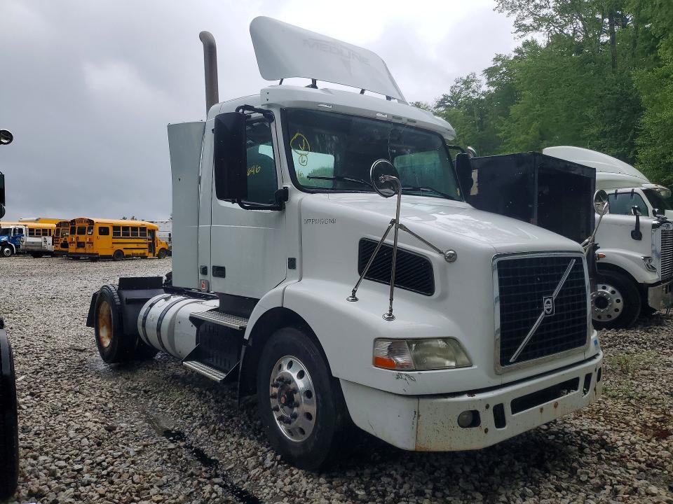 2014 Volvo VIN 4V4M19EGXEN170146 COPART salvage auction — MINOR DENT/SCRATCHES, Il - Certificate Of Title (P), sold $1,150 on 2026-08-11 (photo 3)