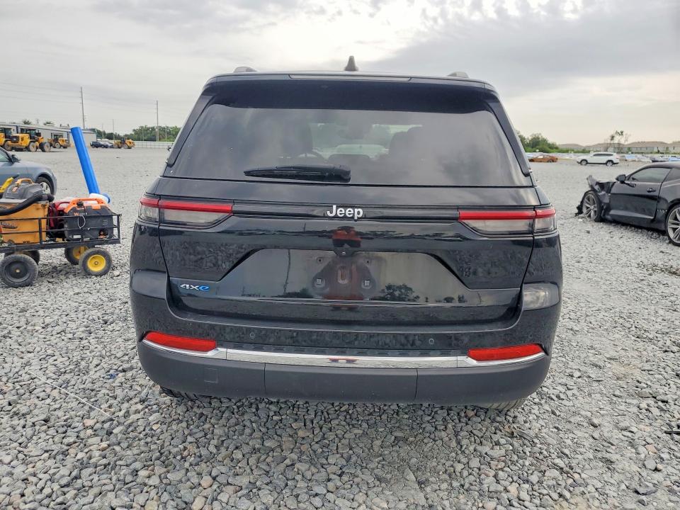 2024 Jeep Cherokee VIN 1C4RJYB68R8520658 COPART salvage auction — FRONT END, TX - CERTIFICATE OF TITLE, sold $11,800 on 2026-07-28 (photo 6)