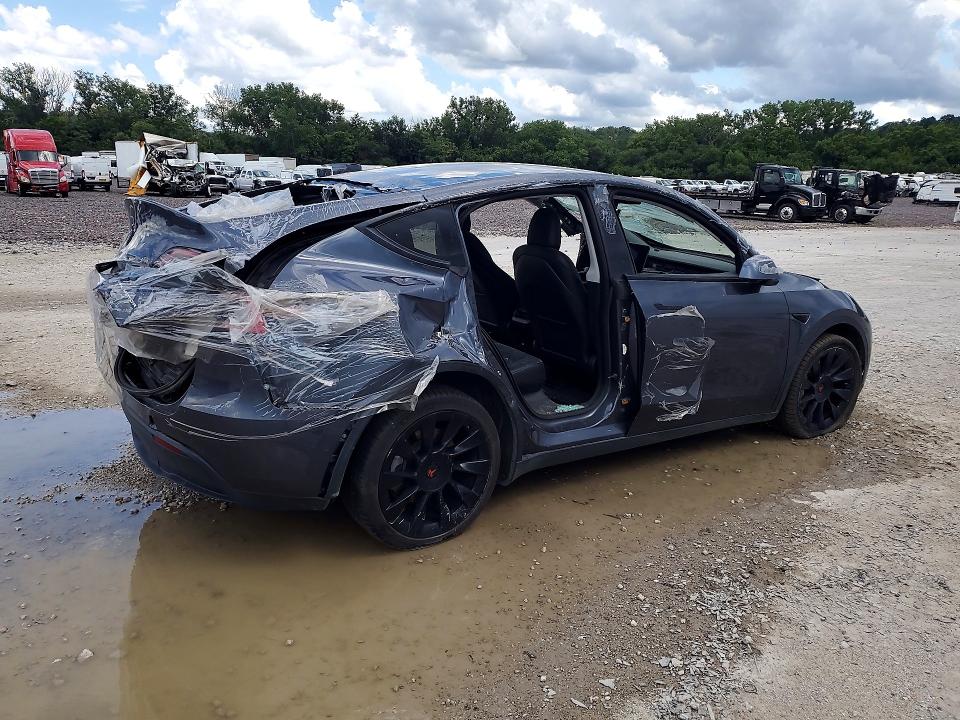 2021 Tesla Model y VIN 5YJYGDEE4MF062616 COPART salvage auction — ALL OVER, MN - CERTIFICATE OF TITLE (P), sold $6,900 on 2026-07-28 (photo 3)