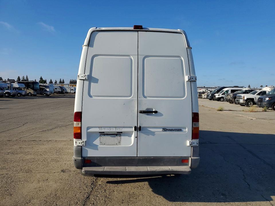 2006 Dodge Sprinter VIN WD0PD644465938508 COPART salvage auction — FRONT END, CA - DIS/DLR/EXP ONLY CLEAN TITLE, sold $1,300 on 2026-07-28 (photo 6)