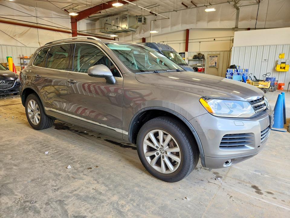 2014 Volkswagen Touareg VIN WVGEF9BP9ED004241 COPART salvage auction — HAIL, Wi - Certificate Of Title, sold $200 on 2026-07-28 (photo 4)