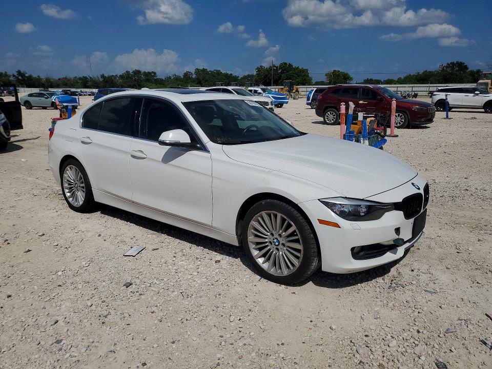 2013 BMW VIN WBA3B5C58DF593943 COPART salvage auction — MINOR DENT/SCRATCHES, Tx - Certificate Of Title (P), sold $3,250 on 2026-07-27 (photo 4)