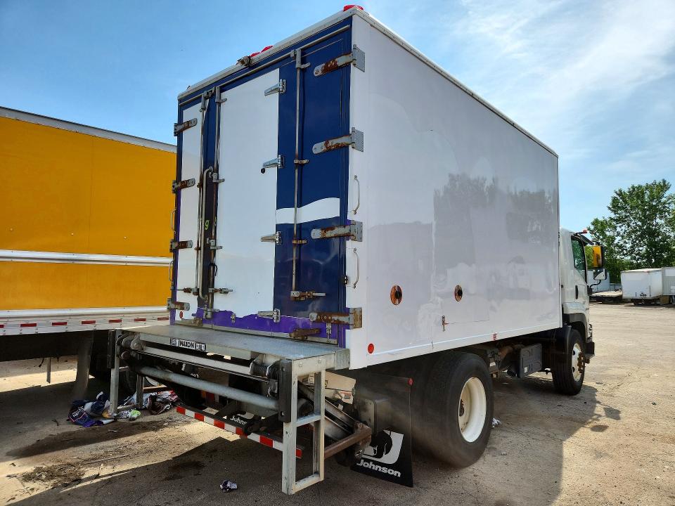 2019 Isuzu FTR VIN 54DK6S165KSG01089 COPART salvage auction — NORMAL WEAR, IL - CERTIFICATE OF TITLE, sold $7,300 on 2026-07-28 (photo 3)