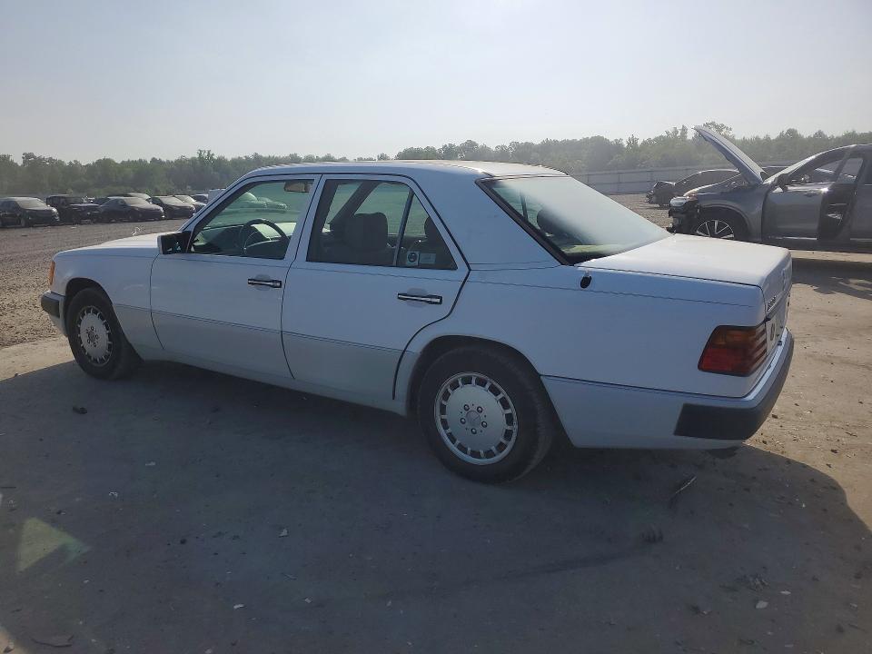 1992 Mercedes-benz 300 VIN WDBEB28D2NB759410 COPART salvage auction — NORMAL WEAR, VA - CERTIFICATE OF TITLE, sold $4,400 on 2026-07-08 (photo 2)