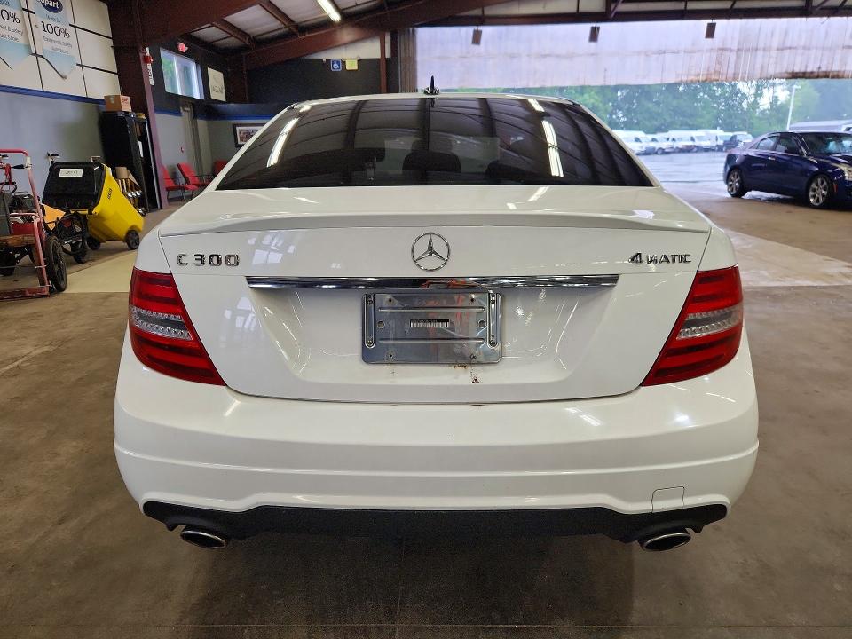 2013 Mercedes-benz C-klasse VIN WDDGF8AB7DR279496 COPART salvage auction — MINOR DENT/SCRATCHES, MA - CERTIFICATE OF TITLE, sold $450 on 2026-07-23 (photo 6)