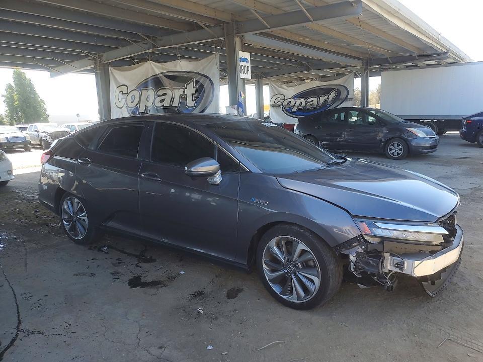 2018 Honda Clarity VIN JHMZC5F14JC008631 COPART salvage auction — UNDERCARRIAGE, CA - CERTIFICATE OF TITLE, sold $650 on 2026-07-30 (photo 4)