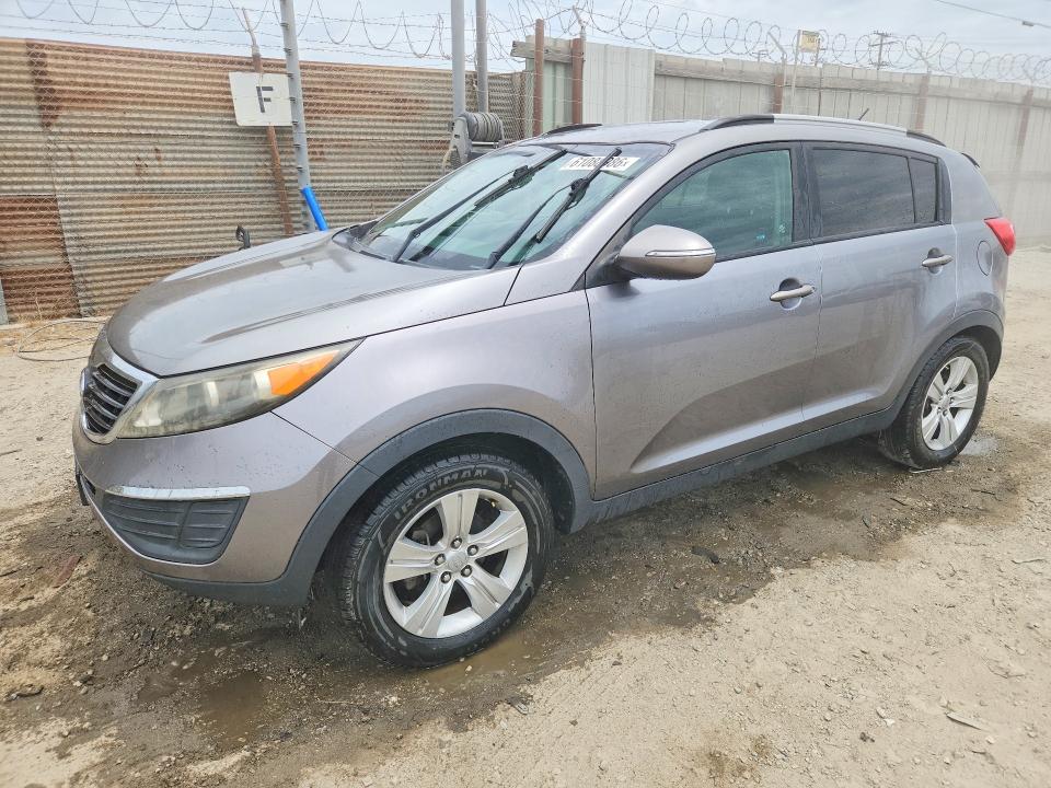 2011 Kia Sportage VIN KNDPB3A20B7084924 COPART salvage auction — MINOR DENT/SCRATCHES, CA - DIS/DLR/EXP ONLY CLEAN TITLE, sold $1,500 on 2026-08-02 (photo 1)