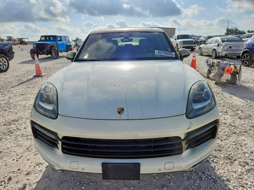2019 Porsche Cayenne VIN WP1AA2AY2KDA05230 COPART salvage auction — INTERIOR BURN, Tx - Salvage Vehicle Title, sold $375 on 2026-08-06 (photo 5)