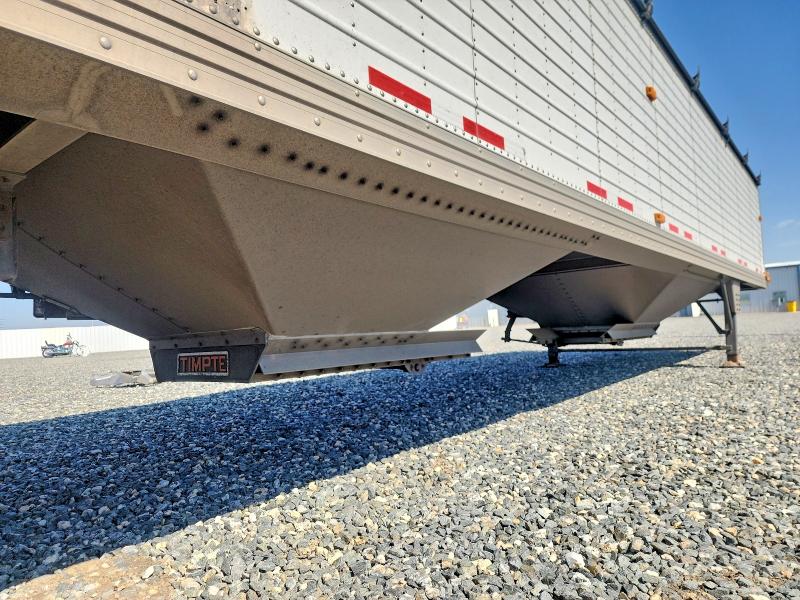2012 Timpte Grain trailer VIN 1TDH42221CB132274 COPART salvage auction — SIDE, CO - PUBLIC - SALVAGE TITLE (P), sold $12,700 on 2026-08-27 (photo 5)