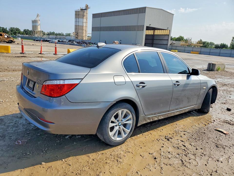 2009 BMW 5 series VIN WBANV93569C134152 COPART salvage auction — MINOR DENT/SCRATCHES, MO - DEALER ONLY CLEAN TITLE (P), sold $425 on 2026-08-04 (photo 3)