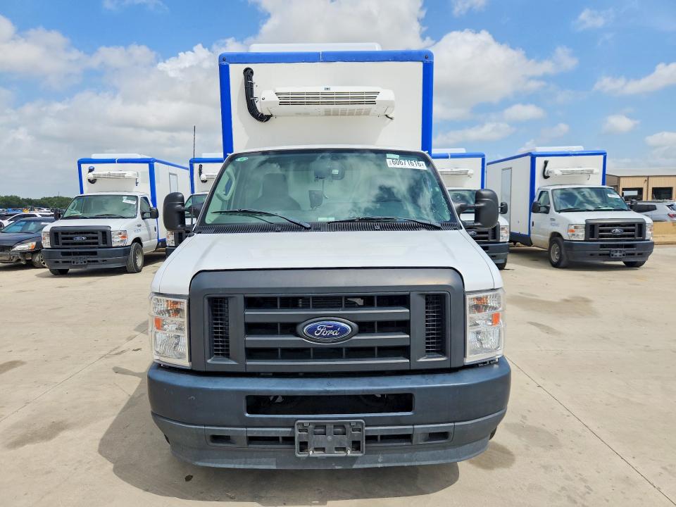 2023 Ford Econoline VIN 1FDWE3FK2PDD14821 COPART salvage auction — SIDE, TX - CERTIFICATE OF TITLE, sold $10,000 on 2026-07-29 (photo 5)
