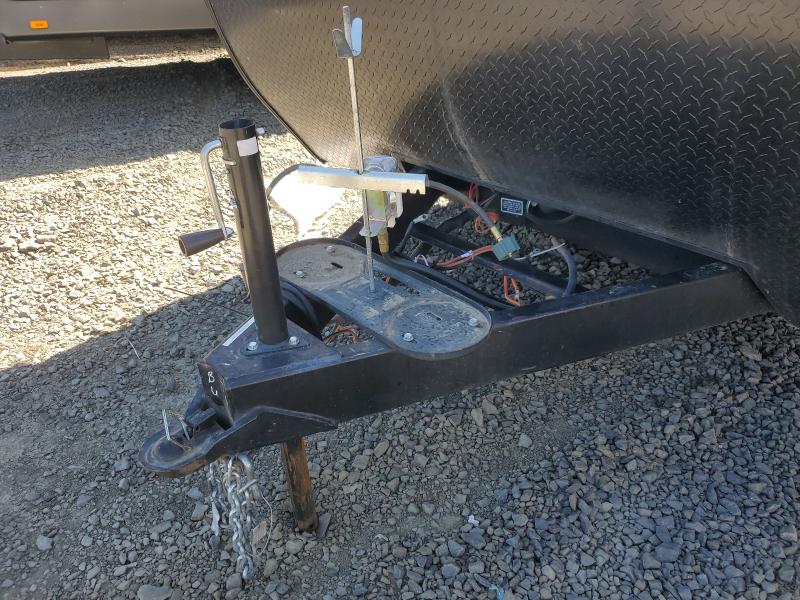 2017 Jaycee Trailer VIN 1UJBJ0BP3H77W0474 COPART salvage auction — FRONT END, OR - SALVAGE TITLE CERTIFICATE, sold $2,000 on 2026-08-27 (photo 8)