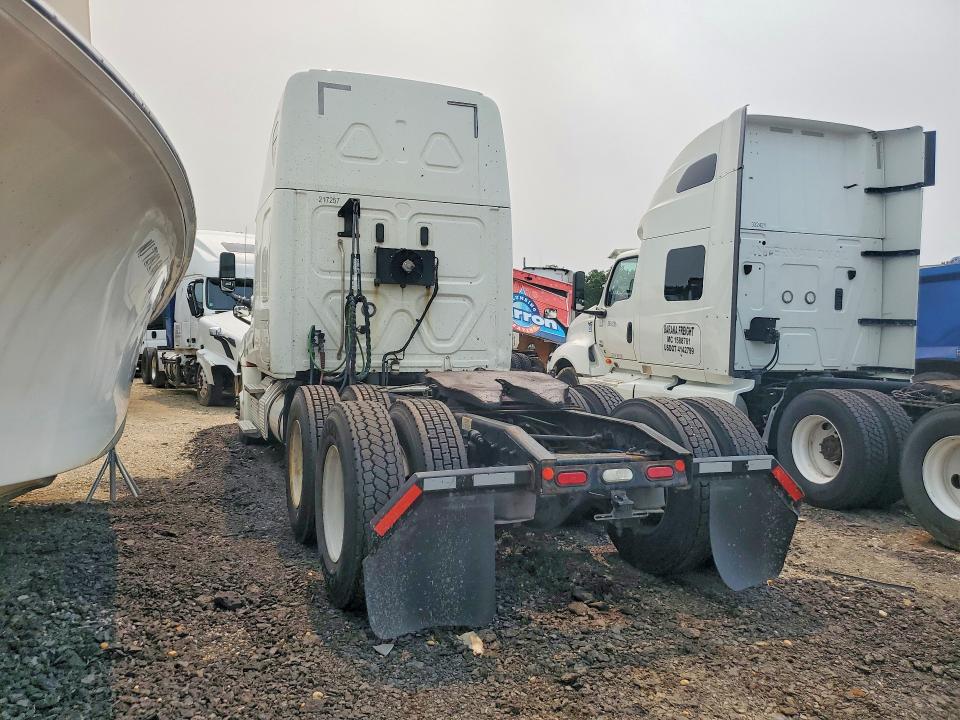 2019 Freightliner All other VIN 3AKJHHDR0KSKP0705 COPART salvage auction — MINOR DENT/SCRATCHES, CT, sold $3,450 on 2026-08-25 (photo 2)