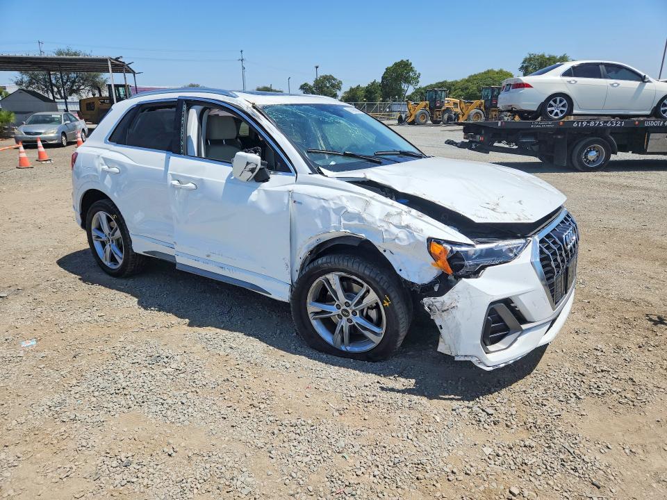 2021 Audi Q3 VIN WA1DECF39M1137955 COPART salvage auction — ROLLOVER, CA - SALVAGE CERTIFICATE, sold $4,100 on 2026-07-31 (photo 4)