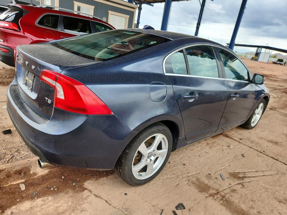 2012 Volvo S60 VIN YV1622FS2C2058283 COPART salvage auction — FRONT END, Salvage Title, sold $175 on 2026-07-28 (photo 3)