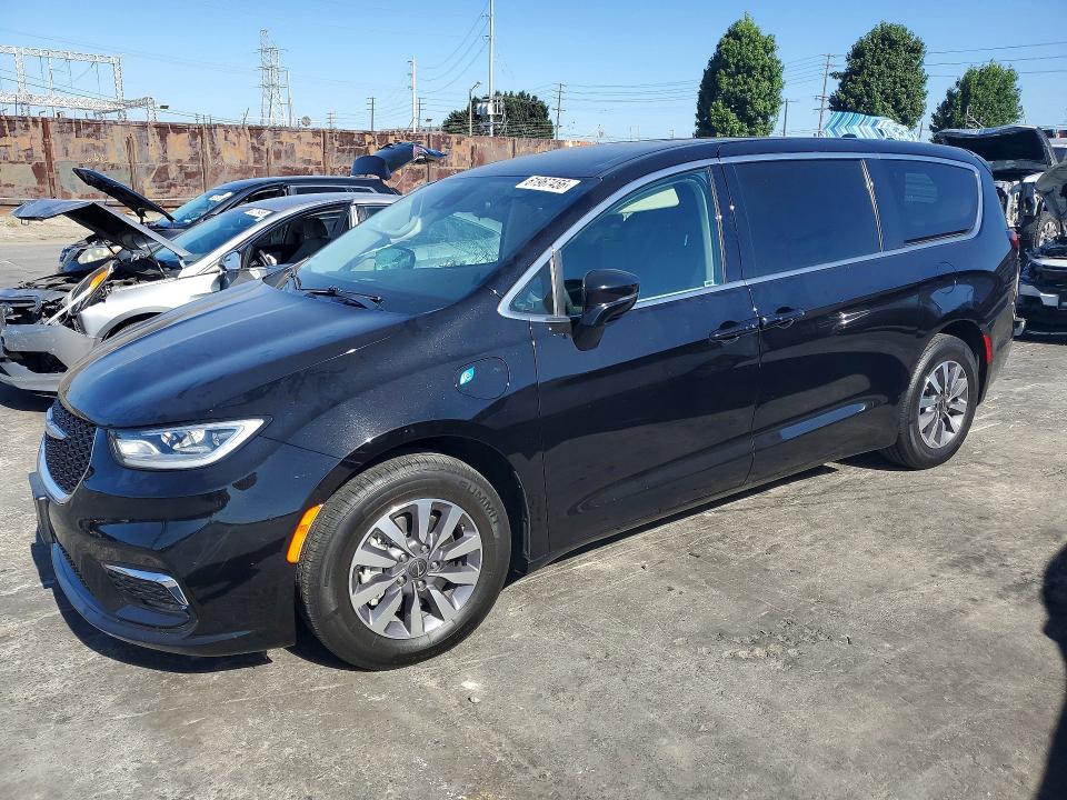 2024 Chrysler Pacifica VIN 2C4RC1S74RR150033 — COPART salvage auction photo