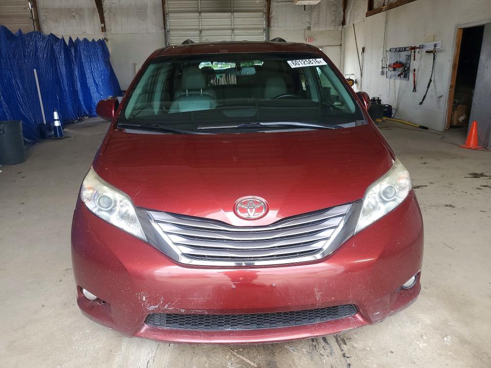 2017 Toyota Sienna VIN 5TDDZ3DC2HS173332 COPART salvage auction — MINOR DENT/SCRATCHES, Va - Certificate Of Title, sold $6,300 on 2026-07-27 (photo 5)