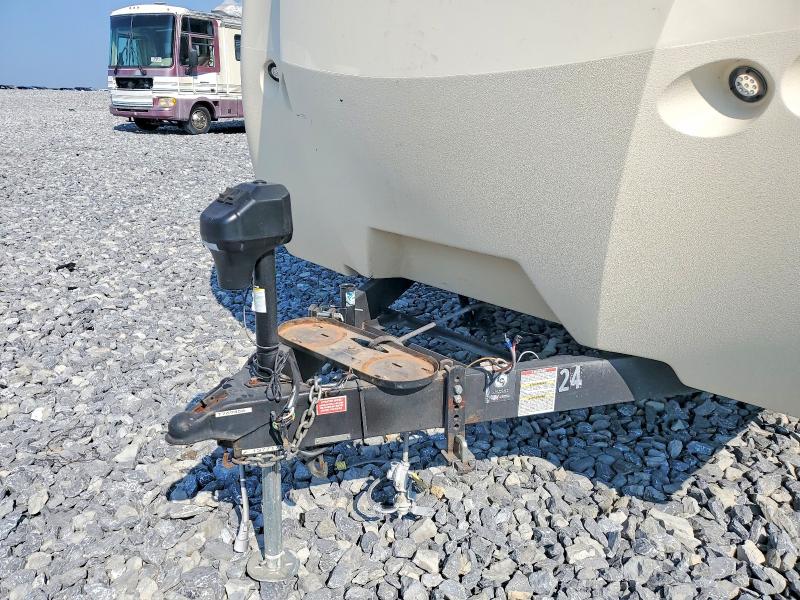 2017 Keystone Cougar VIN 4YDT28R21HV507561 COPART salvage auction — MINOR DENT/SCRATCHES, FL - CERT OF TITLE SLVG REBUILDABLE, sold $3,500 on 2026-10-08 (photo 8)