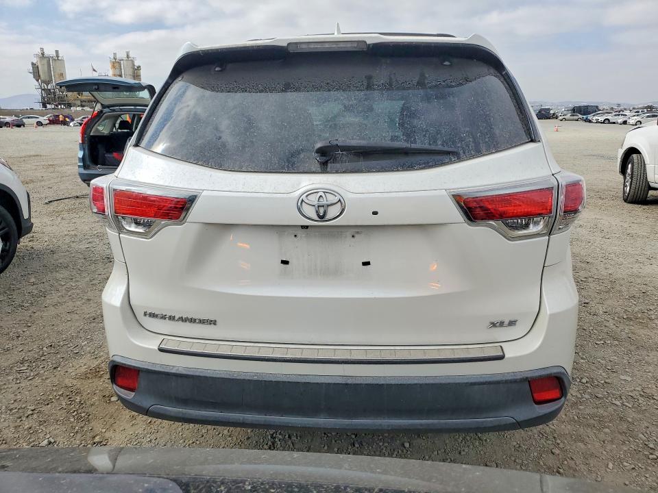 2015 Toyota VIN 5TDKKRFHXFS079476 COPART salvage auction — MINOR DENT/SCRATCHES, CA - DIS/DLR/EXP ONLY CLEAN TITLE, sold $5,900 on 2026-07-24 (photo 6)