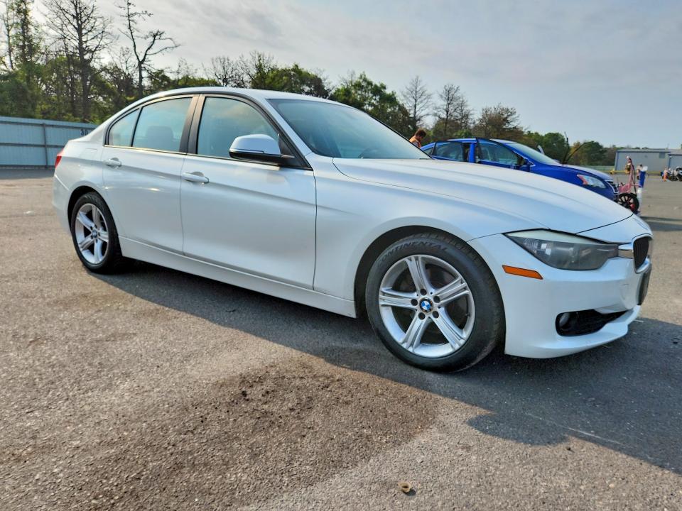 2013 BMW 3er VIN WBA3C3C59DF983192 COPART salvage auction — REAR END, Ny - Mv-907A Salvage Certificate, sold $1,500 on 2026-08-03 (photo 4)