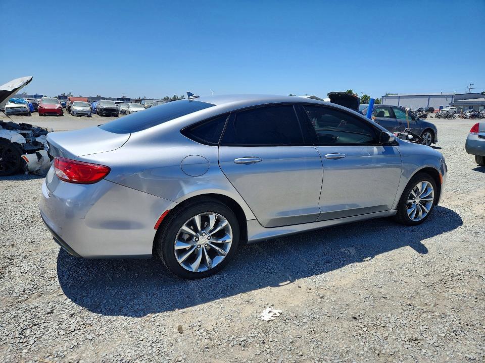 2015 Chrysler 200 VIN 1C3CCCBG2FN505828 COPART salvage auction — MINOR DENT/SCRATCHES, CA - DIS/DLR/EXP ONLY CLEAN TITLE, sold $925 on 2026-07-28 (photo 3)