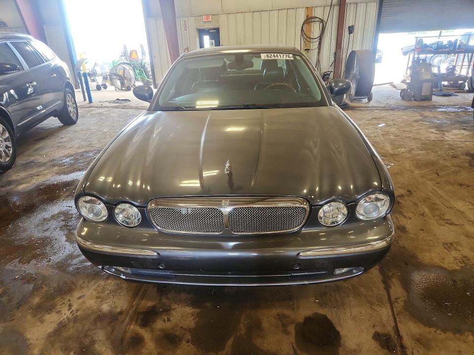2004 Jaguar Xj series VIN SAJWA71C64SG22528 COPART salvage auction — MINOR DENT/SCRATCHES, Mi - Dealer Only Clean Title, sold $525 on 2026-07-31 (photo 5)