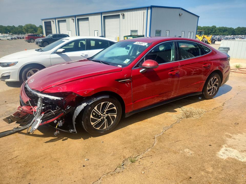 2026 Hyundai Sonata hybrid VIN KMHL24JJXTA143196 — COPART salvage auction photo