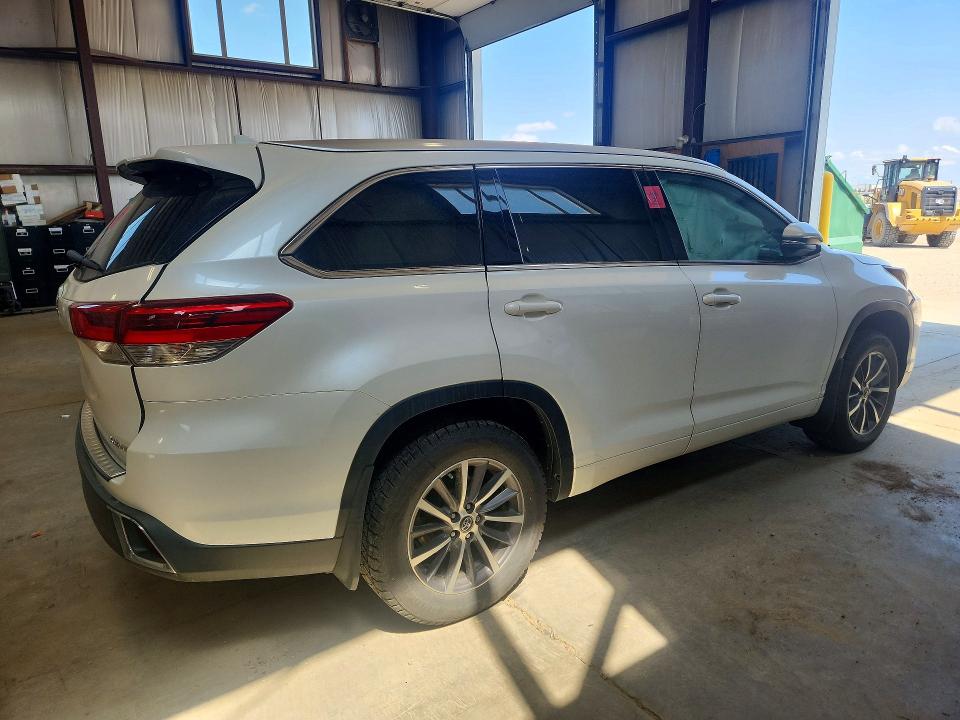 2018 Toyota Highlander VIN 5TDJZRFH9JS850137 COPART salvage auction — FRONT END, AB - BOS - SALVAGE, sold $5,200 on 2026-07-30 (photo 3)