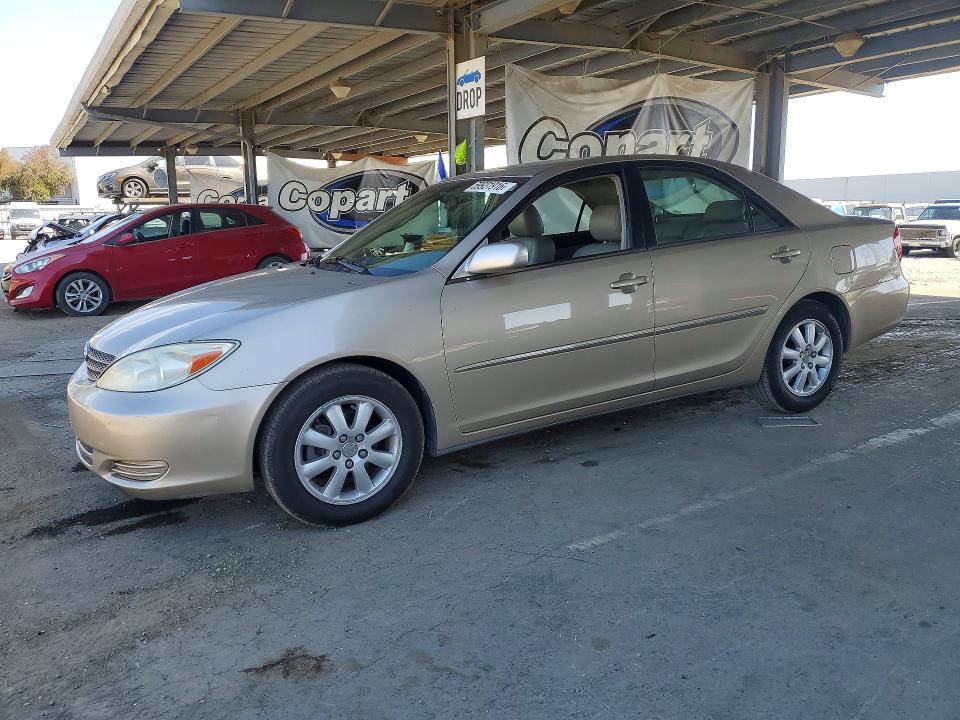 2002 Toyota Camry VIN JTDBE30K720061670 COPART salvage auction — MINOR DENT/SCRATCHES, Ca - Dis/Dlr/Exp Only Clean Title, sold $2,250 on 2026-07-09 (photo 1)