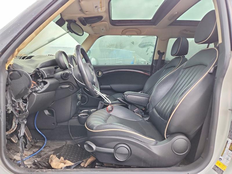 2011 Mini Cooper VIN WMWSV3C55BTY20091 COPART salvage auction — INTERIOR BURN, MA - CERT OF TITLE-RECONSTRCTD COLL, sold $100 on 2026-08-17 (photo 7)
