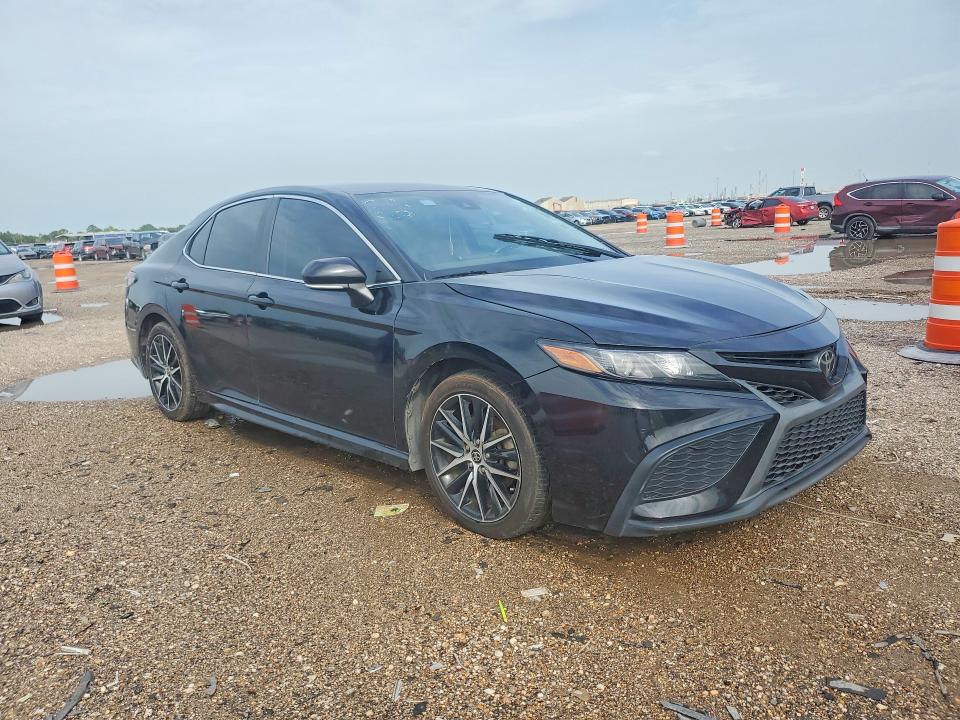 2022 Toyota Camry VIN 4T1G11AKXNU618651 COPART salvage auction — MINOR DENT/SCRATCHES, TX - CERTIFICATE OF TITLE (P), sold $7,100 on 2026-07-30 (photo 4)