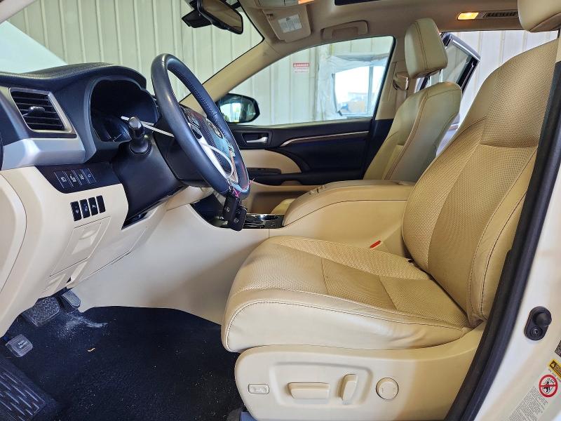 2016 Toyota Highlander VIN 5TDDKRFH7GS314328 COPART salvage auction — MINOR DENT/SCRATCHES, Wi - Certificate Of Title, sold $10,000 on 2026-08-02 (photo 7)