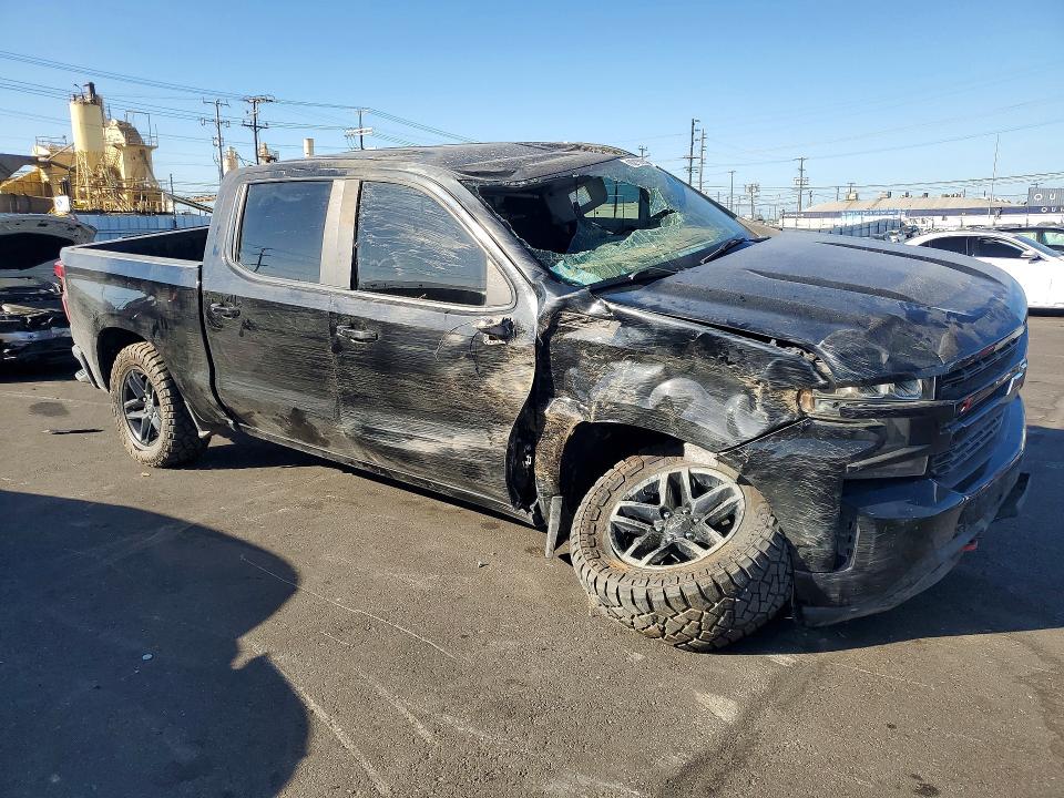 2019 Chevrolet Silverado VIN 1GCPYFED7KZ145735 COPART salvage auction — ROLLOVER, Ca - Salvage Certificate, sold $7,700 on 2026-08-19 (photo 4)