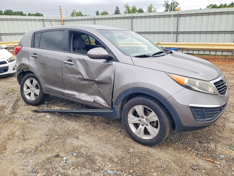 2013 Kia Sportage VIN KNDPB3A26D7517908 COPART salvage auction — SIDE, VA - CERT OF TITLE - SALVAGE, sold $1,100 on 2026-07-31 (photo 4)