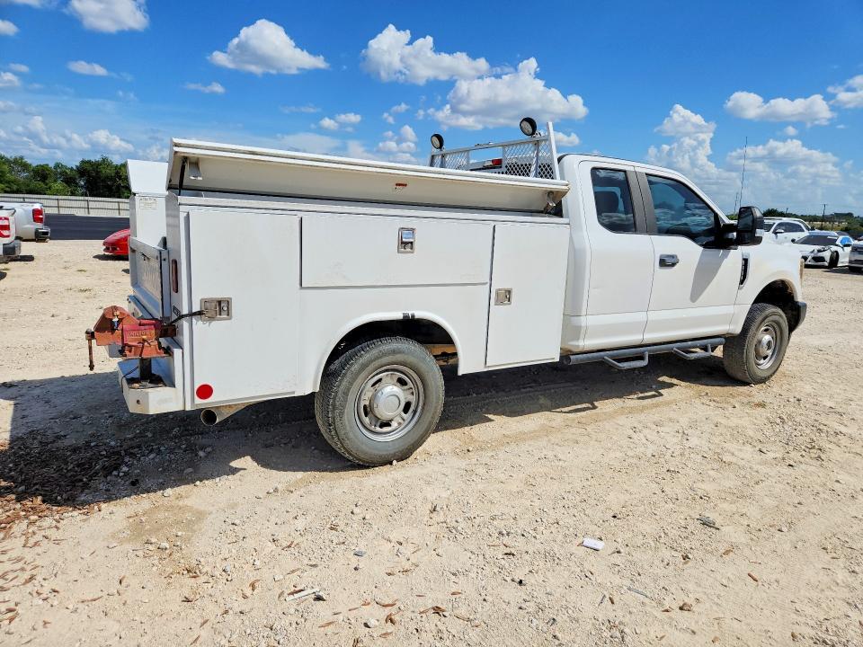 2019 Ford F-250 super duty VIN 1FD7X2B67KEC83960 COPART salvage auction — MINOR DENT/SCRATCHES, TX - CERTIFICATE OF TITLE, sold $14,000 on 2026-07-28 (photo 3)