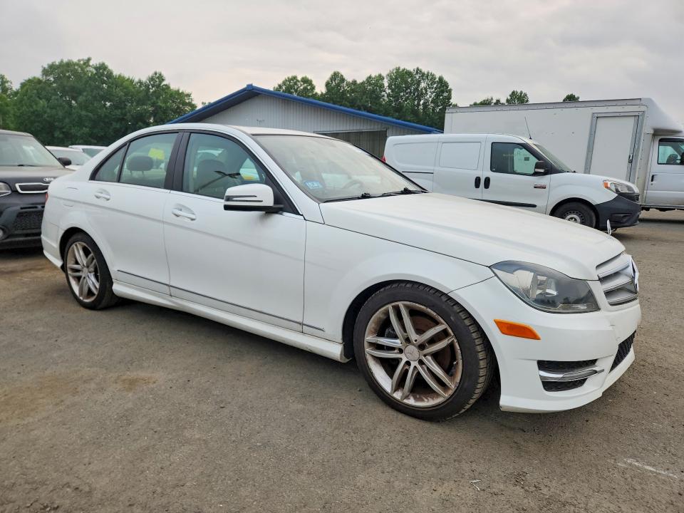 2013 Mercedes-benz C class VIN WDDGF4HB8DR271566 COPART salvage auction — MINOR DENT/SCRATCHES, MA - CERTIFICATE OF TITLE (P), sold $1,950 on 2026-07-27 (photo 4)