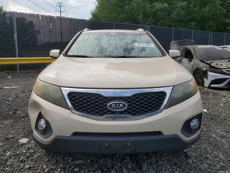 2011 Kia Sorento VIN 5XYKUCA16BG136717 COPART salvage auction — MINOR DENT/SCRATCHES, VA - CERTIFICATE OF TITLE, sold $425 on 2026-07-31 (photo 5)