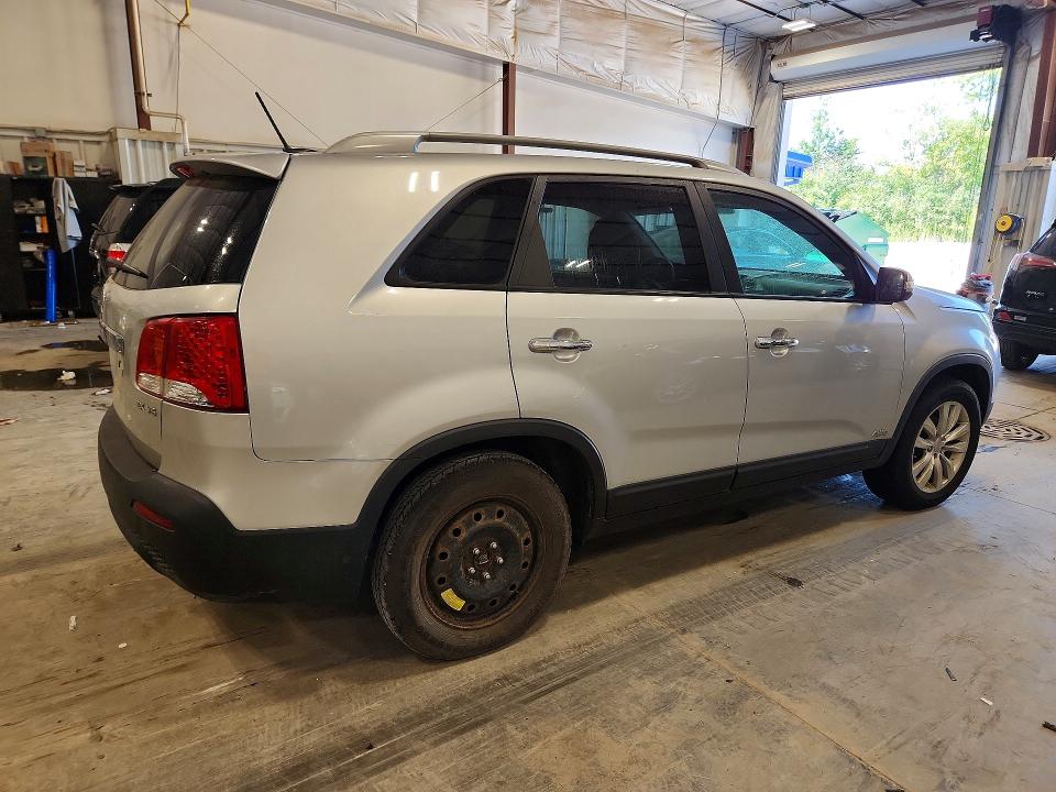 2011 Kia Sorento VIN 5XYKUDA28BG061193 COPART salvage auction — MINOR DENT/SCRATCHES, Wi - Certificate Of Title, sold $725 on 2026-07-29 (photo 3)