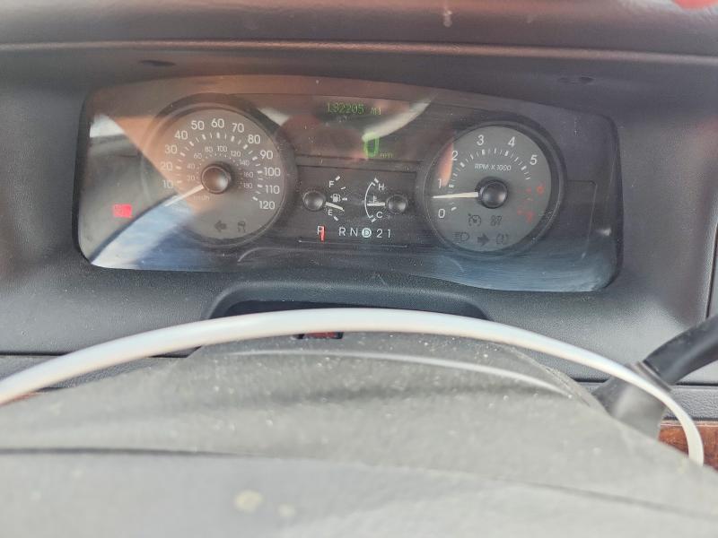 2007 Mercury Grand marquis VIN 2MEHM75W27X616855 COPART salvage auction — MINOR DENT/SCRATCHES, OR - DIS/DLR/EXP ONLY CLEAN TITLE, sold $475 on 2026-07-28 (photo 9)