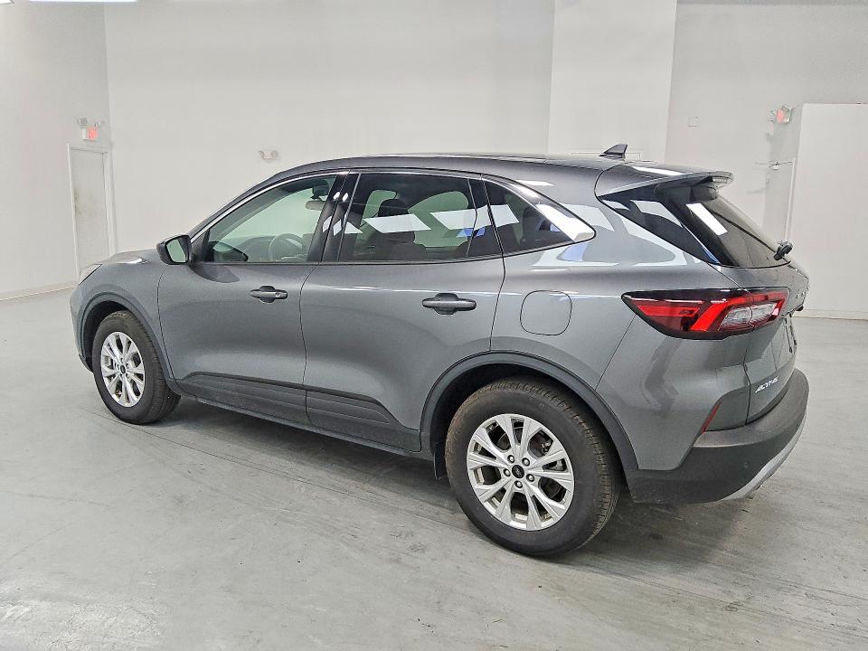 2024 Ford Escape VIN 1FMCU0GN2RUA28435 COPART salvage auction — NORMAL WEAR, NY - CERTIFICATE OF TITLE, sold $16,300 on 2026-07-09 (photo 2)