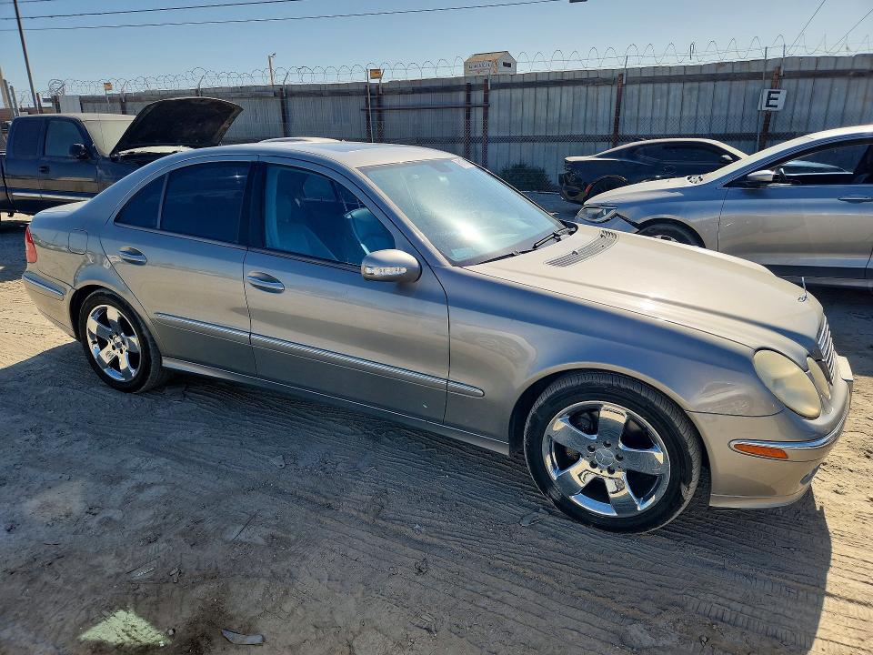 2004 Mercedes-benz E-class VIN WDBUF70J64A423827 COPART salvage auction — MINOR DENT/SCRATCHES, CA - DIS/DLR/EXP ONLY CLEAN TITLE, sold $800 on 2026-07-20 (photo 4)