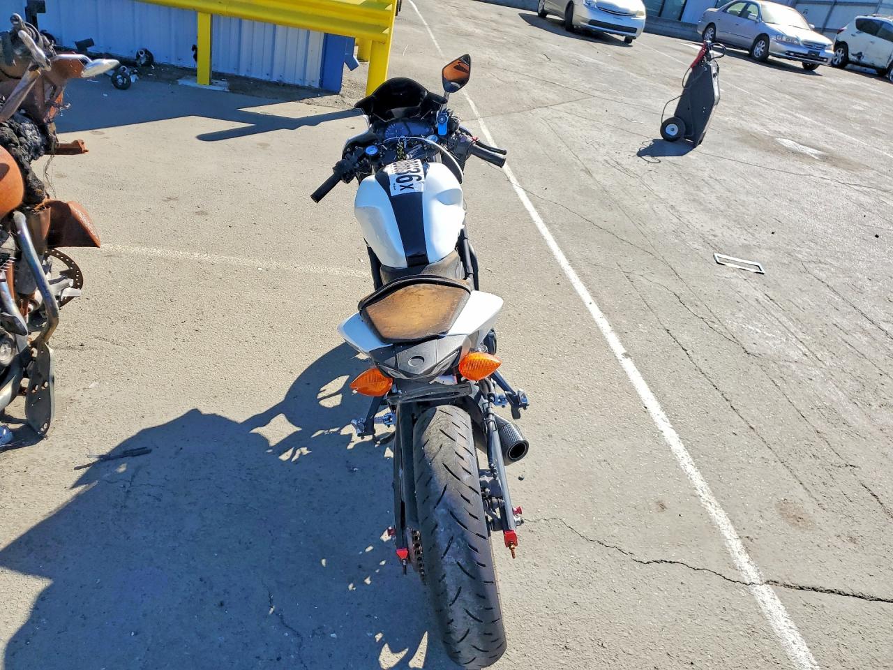 2015 Yamaha yzf VIN MH3RH06YXFK005010 COPART salvage auction — Minor Dent/Scratches, Aq - Salvage Title, sold $275 on 2026-09-25 (photo 4)