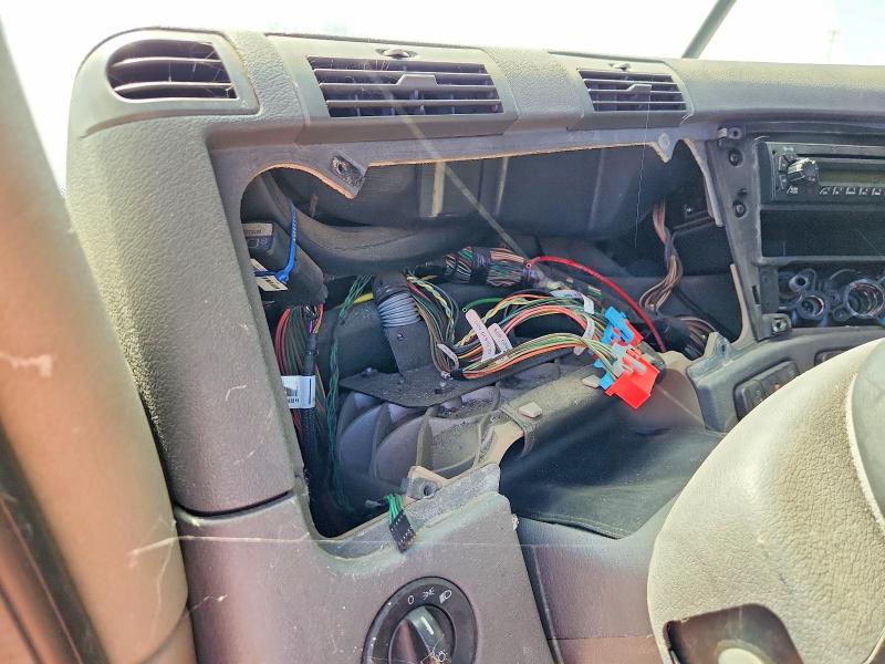 2015 Freightliner Cascadia VIN 3AKJGLDV1FSGL2245 COPART salvage auction — STRIPPED, TX - DIS/DLR/EXP ONLY CLEAN TITLE (P), sold $400 on 2026-09-25 (photo 9)