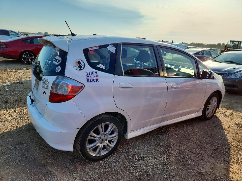 2010 Honda Fit VIN JHMGE8H46AC025487 COPART salvage auction — MINOR DENT/SCRATCHES, Il - Certificate Of Title, sold $600 on 2026-07-16 (photo 3)