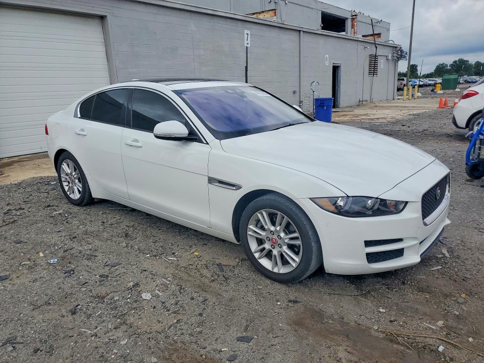 2018 Jaguar Xe VIN SAJAJ4FX4JCP25812 COPART salvage auction — NORMAL WEAR, Va - Cert Of Title-Rebuilt, sold $2,500 on 2026-07-22 (photo 4)